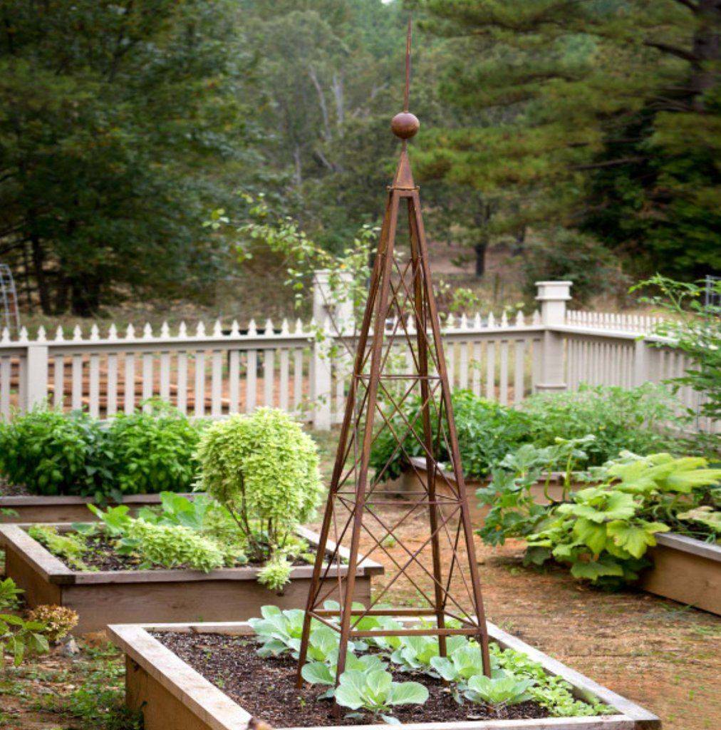 A Pyramid Trellis