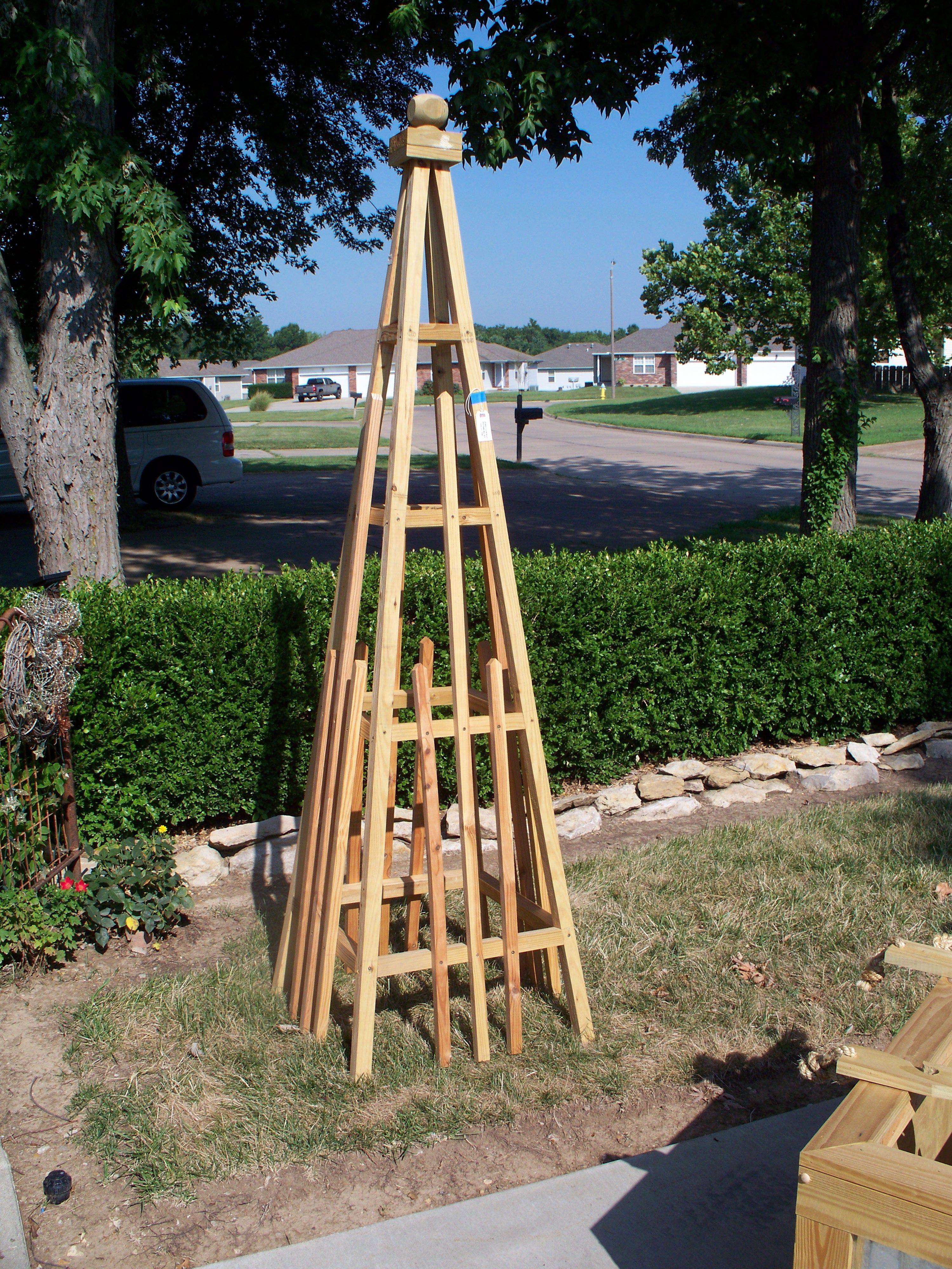 Metal Garden Pyramid Trellis