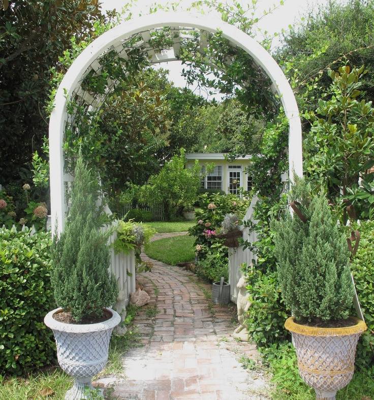 Chiltern Prepainted Willow Green Lattice Arch