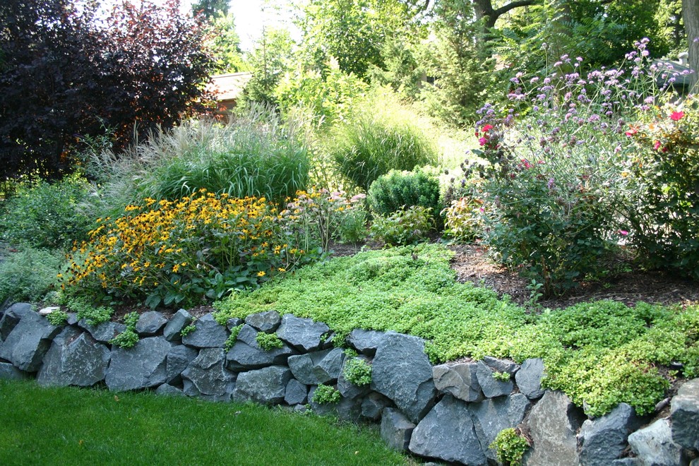 Yorkville Landscaping Berm Traditional Landscape Chicago