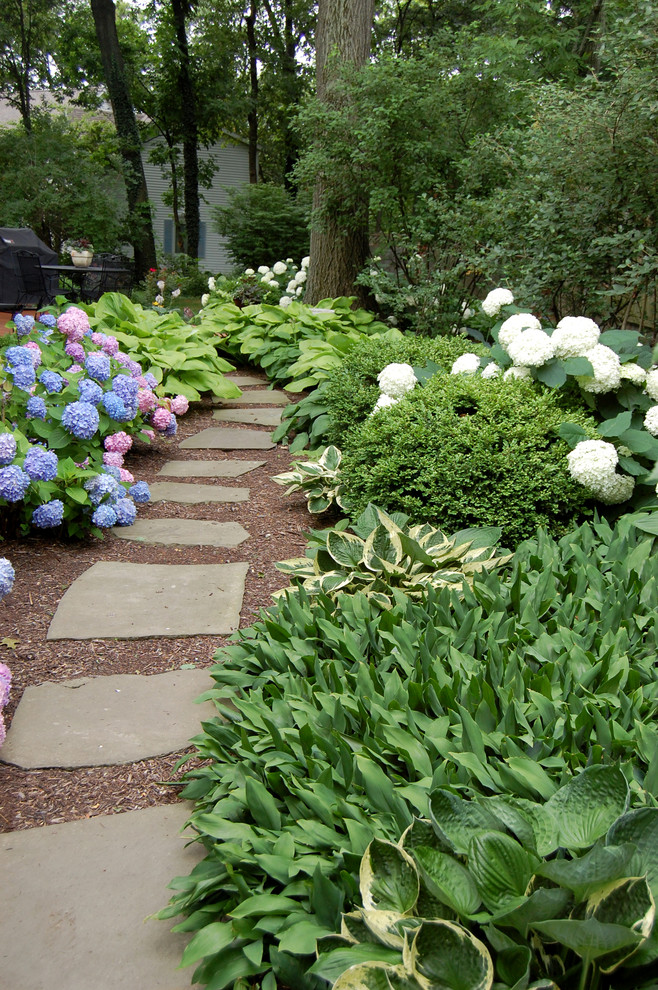 Yorkville Landscaping Berm Traditional Landscape Chicago