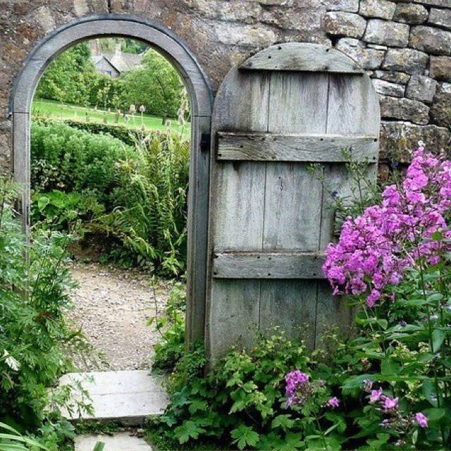 Inexpensive Secret Wooden Gates Ideas