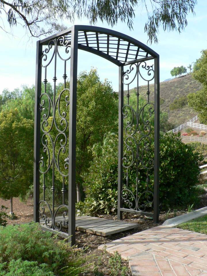 Round Wood Arbor