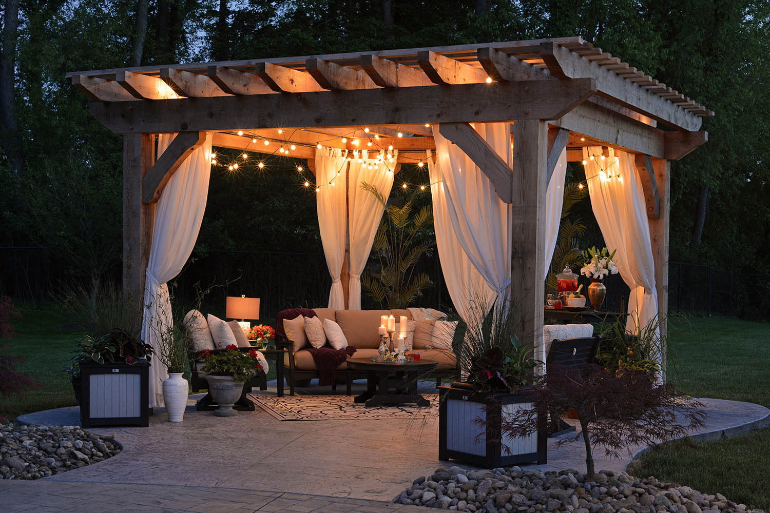 These Pretty Pergola Ideas