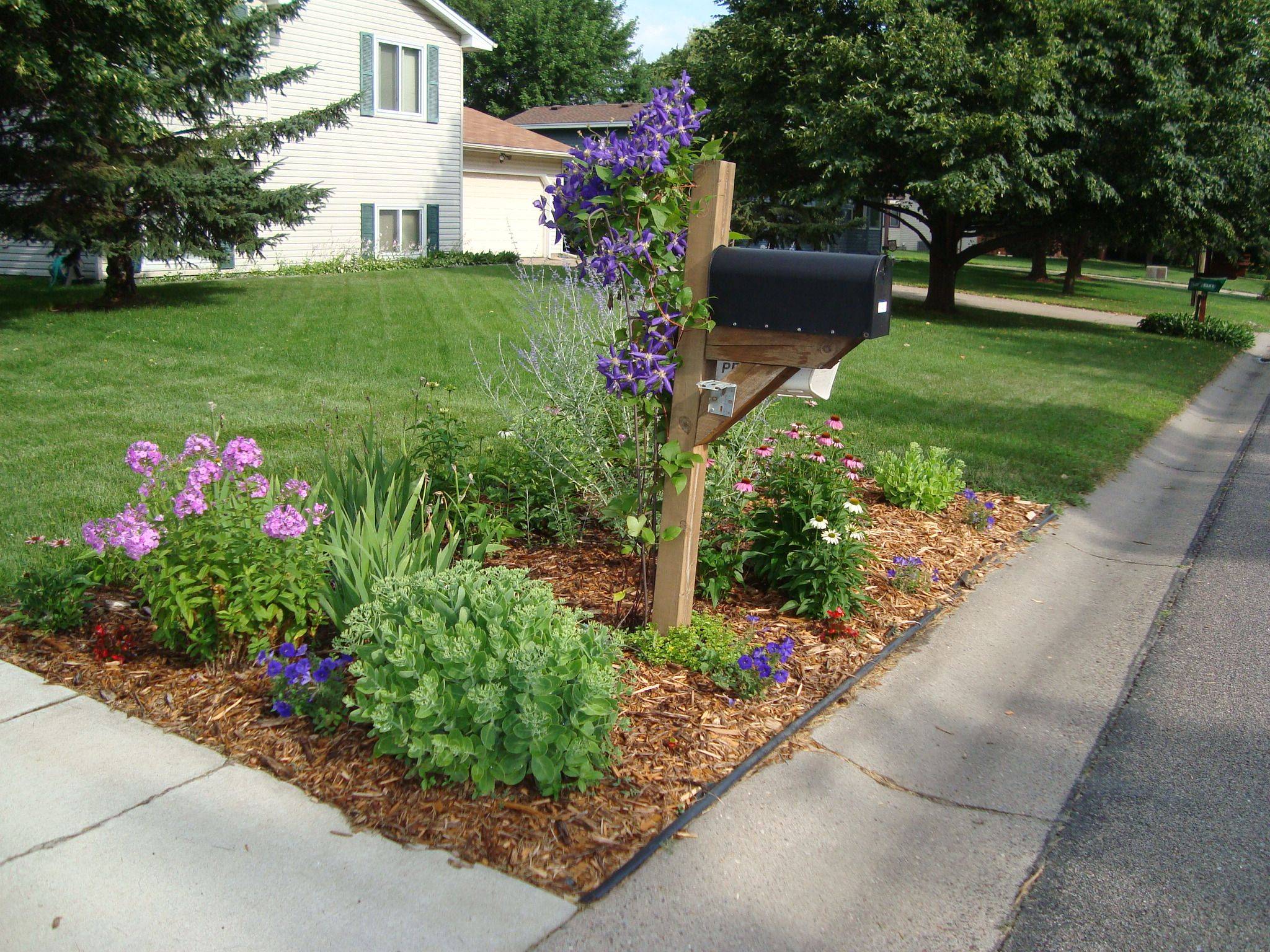 Simple Mailbox Landscaping Ideas