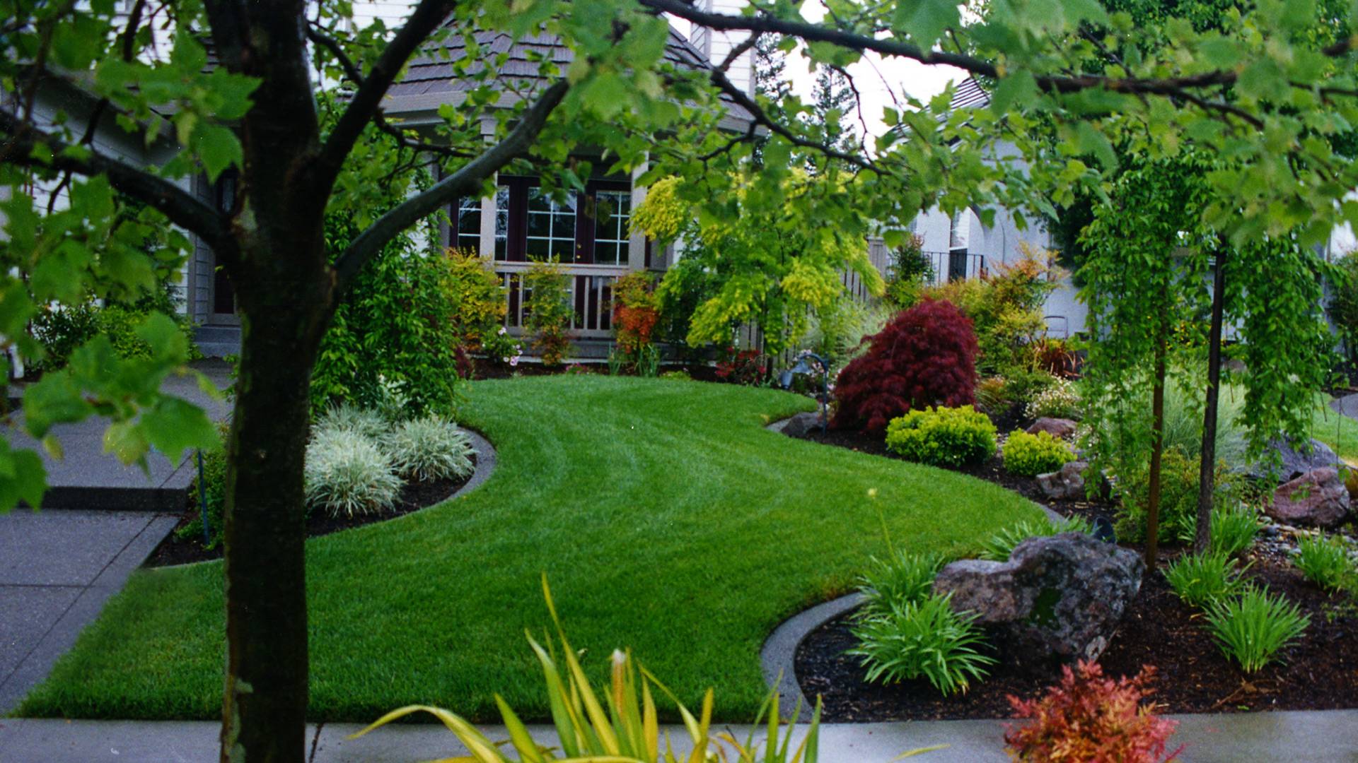 Ecofriendly Front Yard Garden Design Ideas