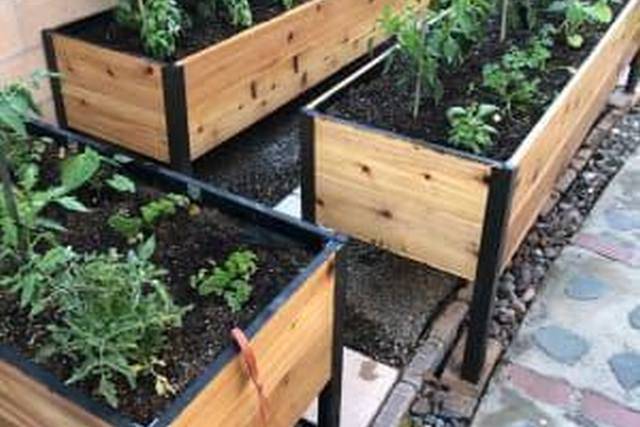 A Simple Garden Planter Box