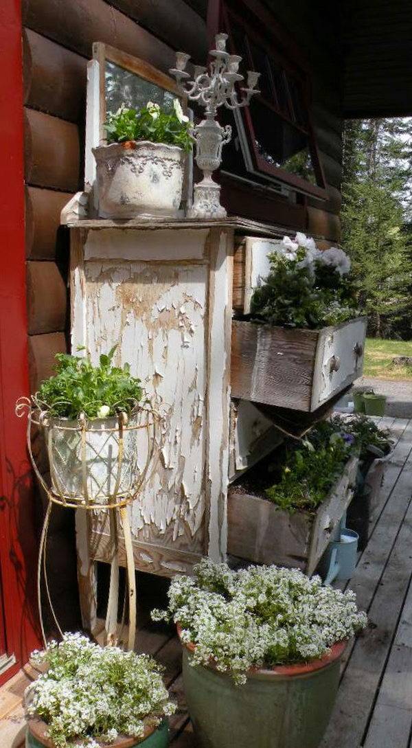 So Lovely Primitive Garden Decor