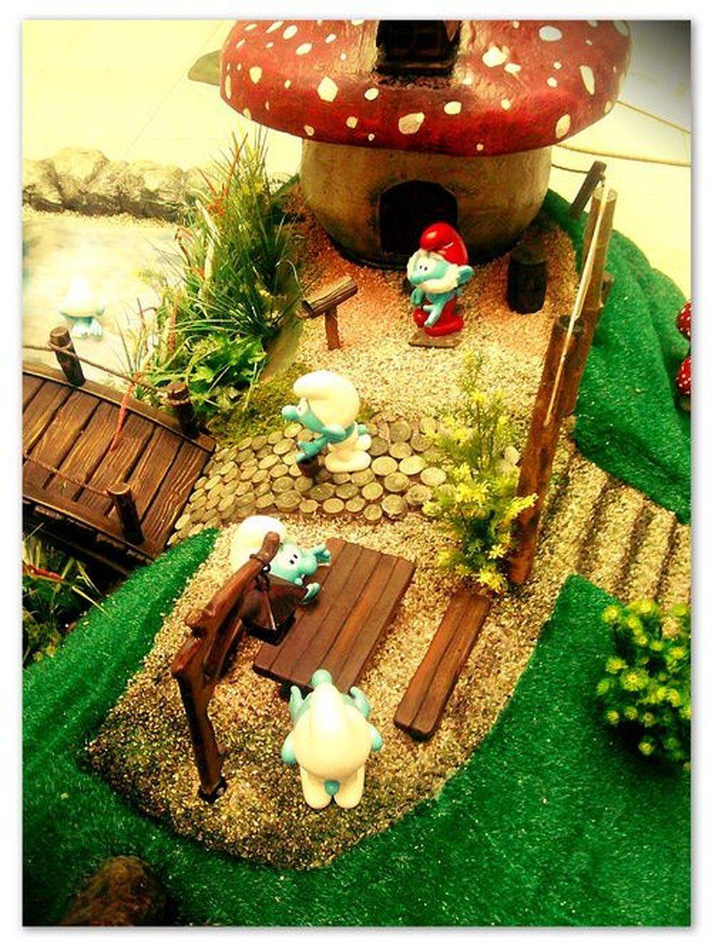 Wonderland Dwarf Gnome Climbing Mushroom Planter