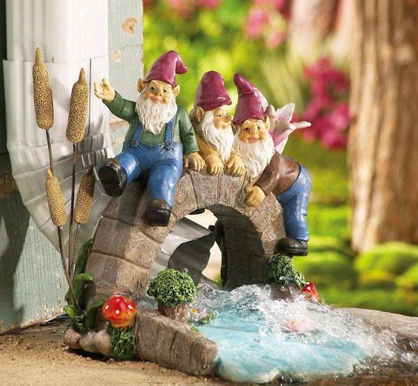 Wonderland Dwarf Gnome Climbing Mushroom Planter