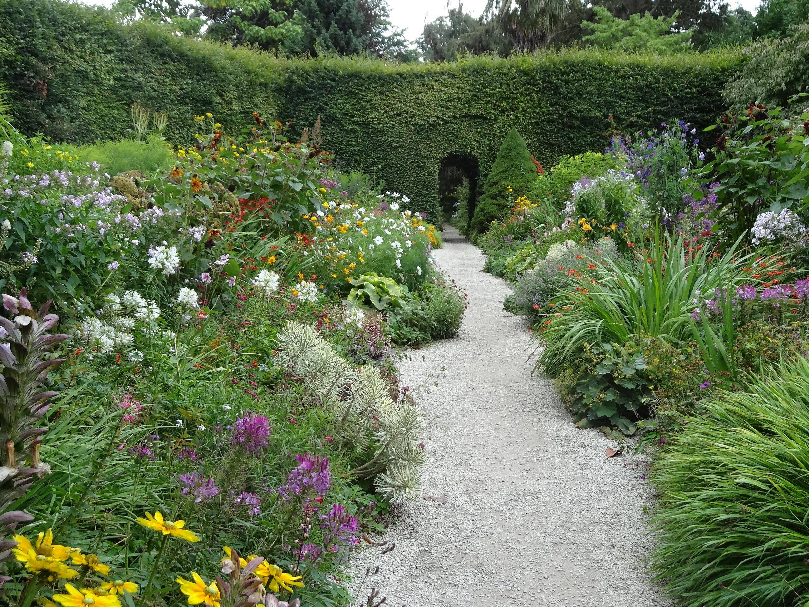 Charming English Garden Designs