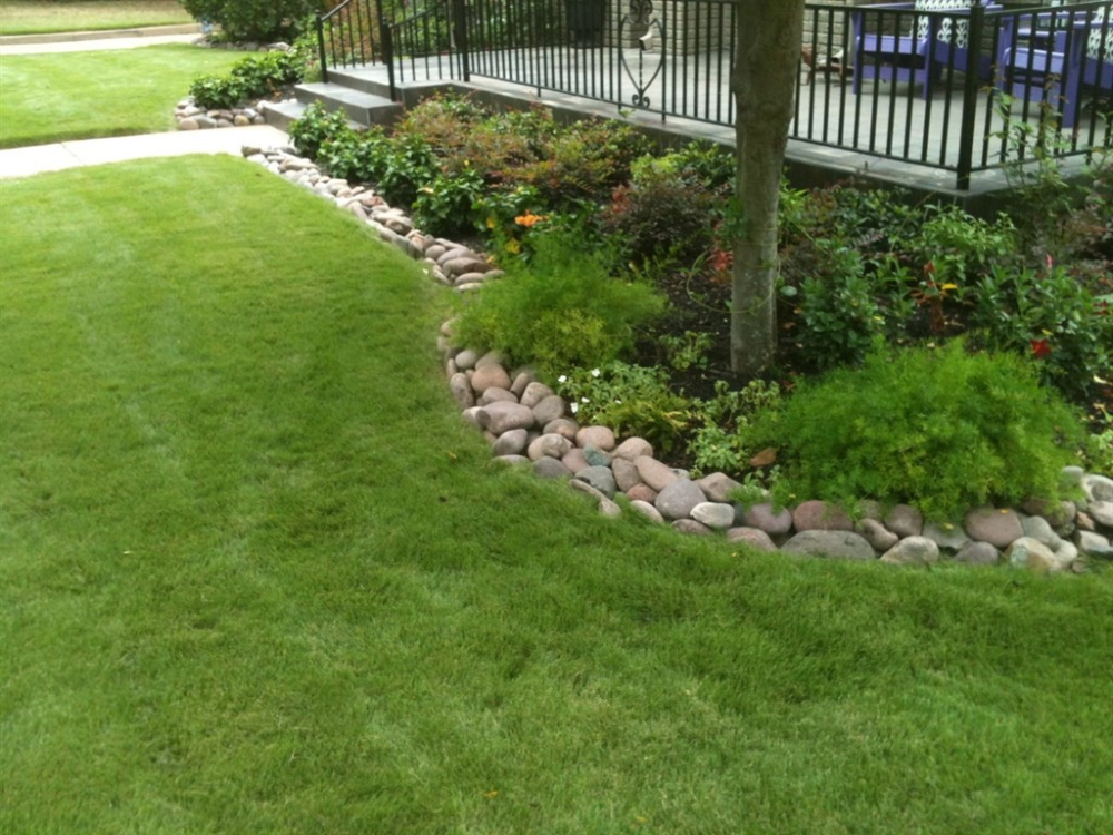 Gorgeous Stone Garden Edging Design Ideas