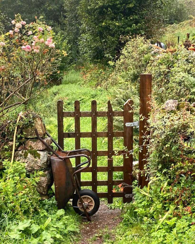 Amazing Rustic Garden Gates Design Ideas Page