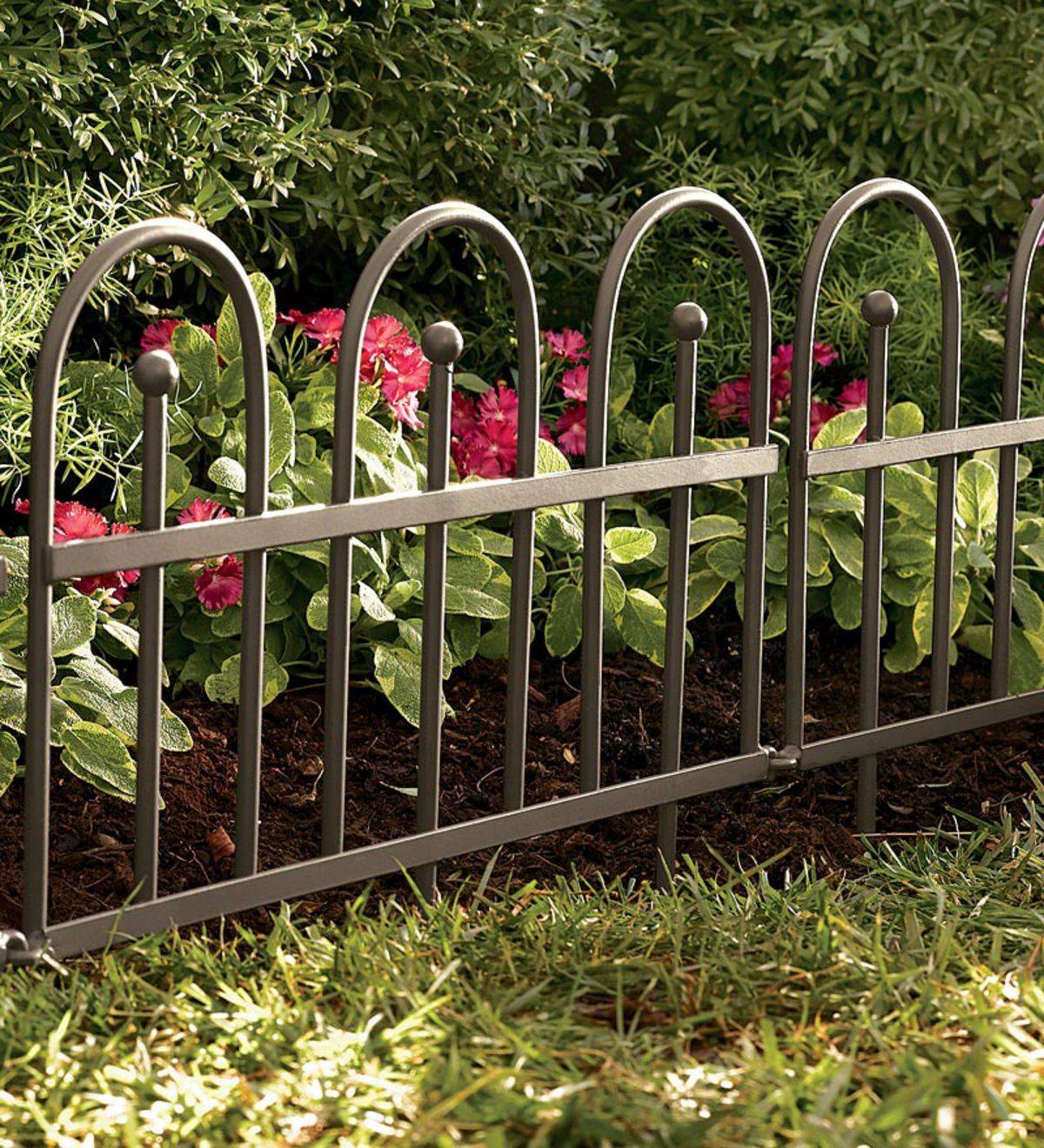 Corten Landscape Edging And Stakes In With Images Garden Lawn