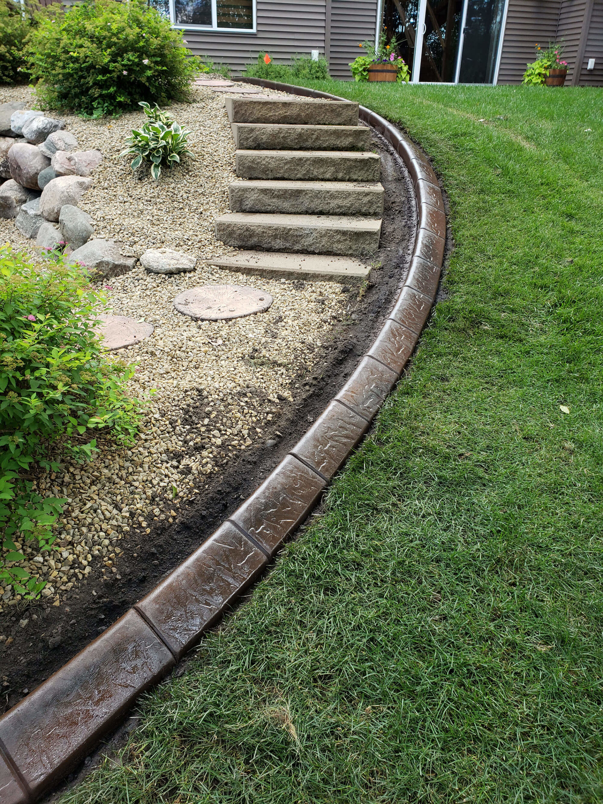 Best Beautiful And Cheap Wood Lawn Edging Ideas