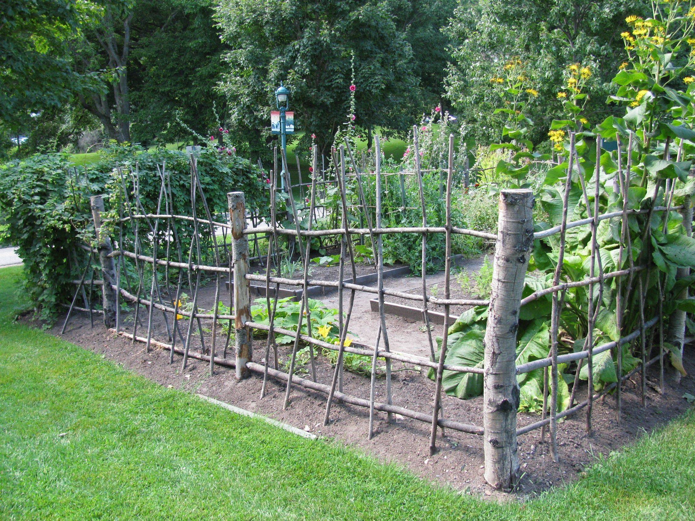 Diy Pallet Fence Decoration Ideas