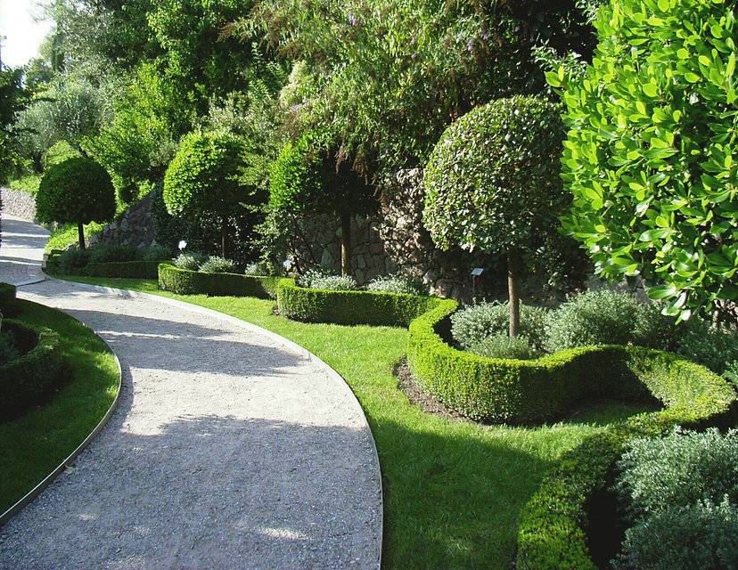 A Cotswold Or Cottage Garden