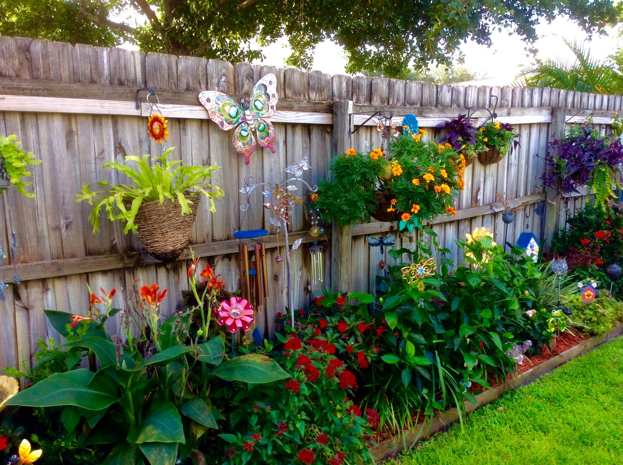 This Adorable Tiny Corner Garden Plan Packs