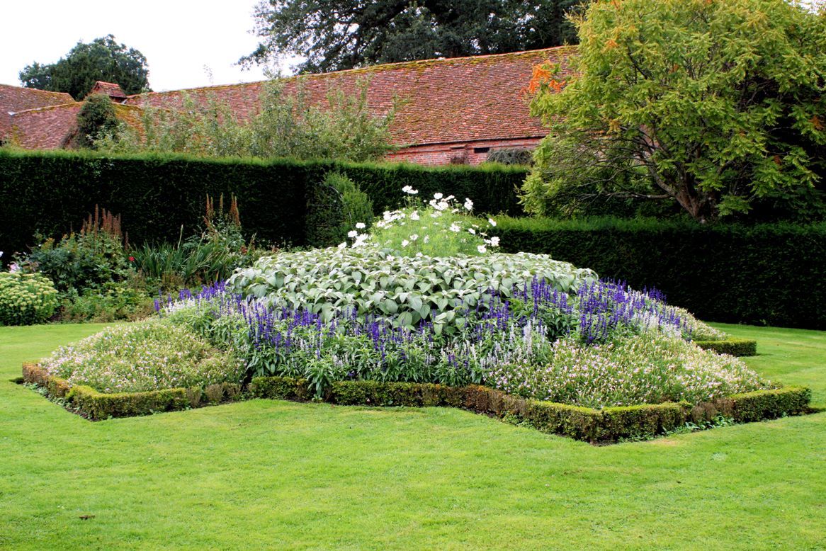 Easy Lowmaintenance Backyard Gardens