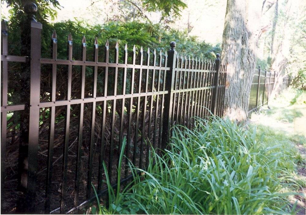 Inexpensive Black Fence Ideas For Garden Design Fence Design