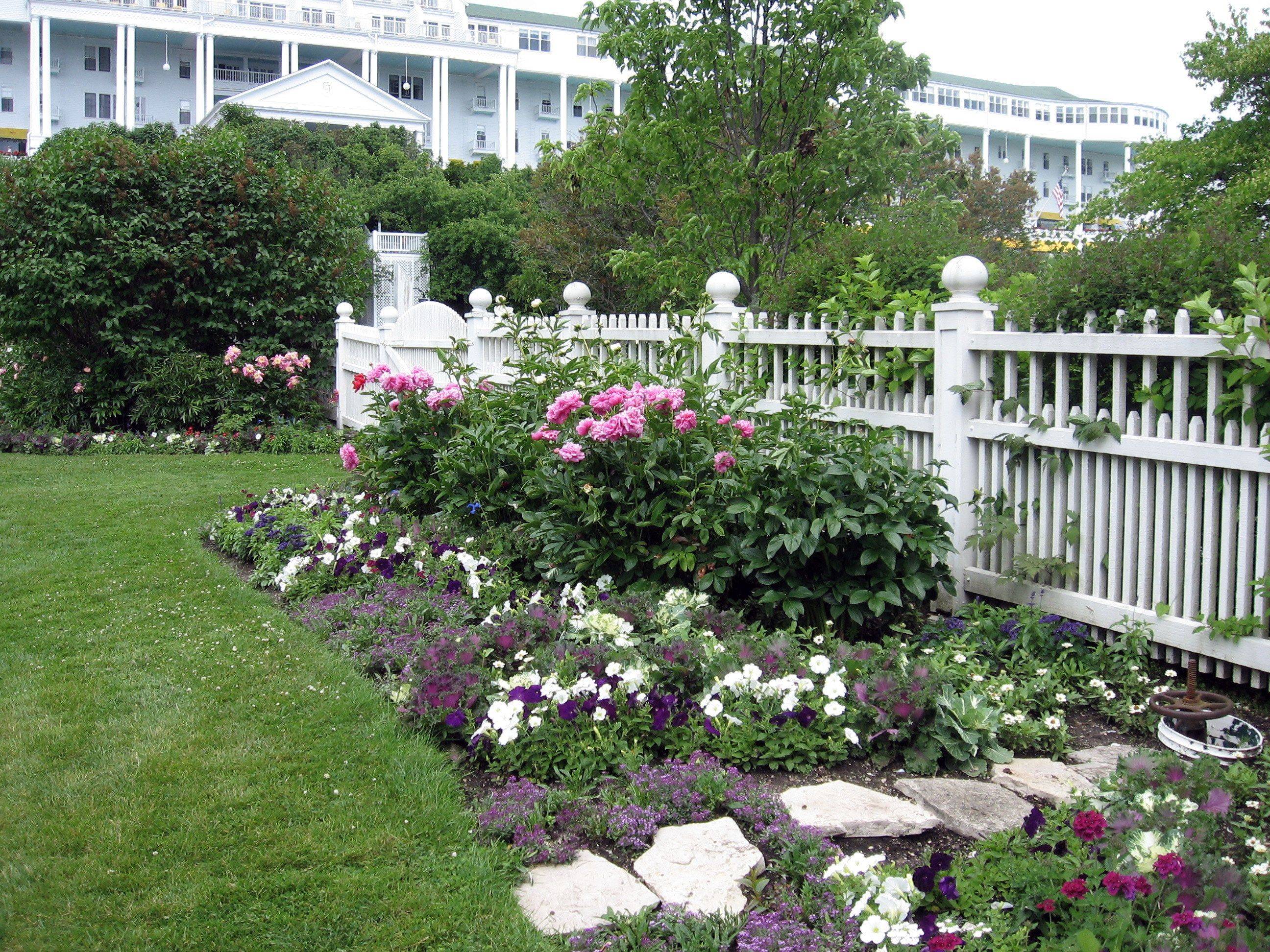 Picket Fences Gorgeous Gardens