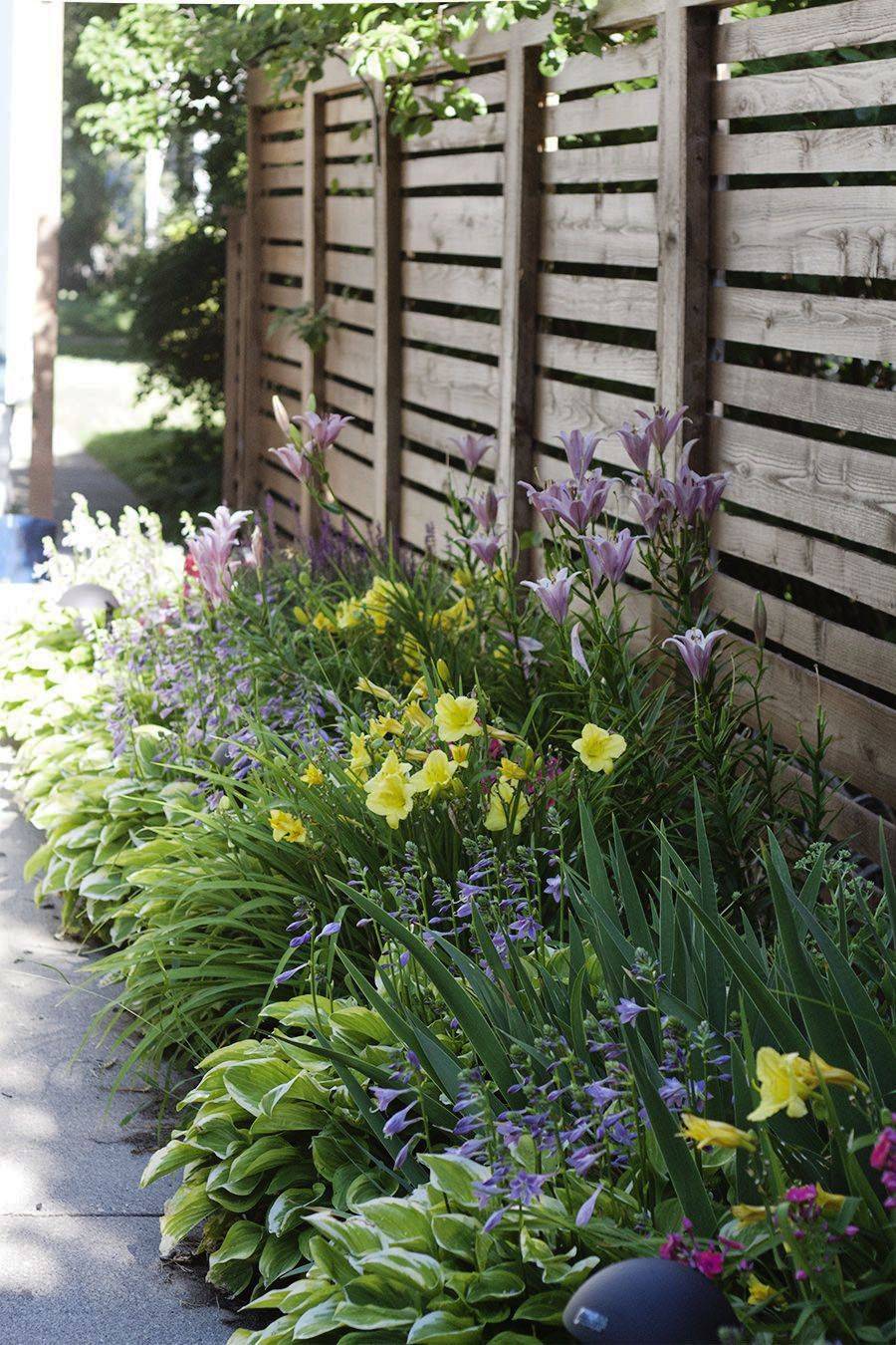 Astonishing Garden Fence Decorating Ideas