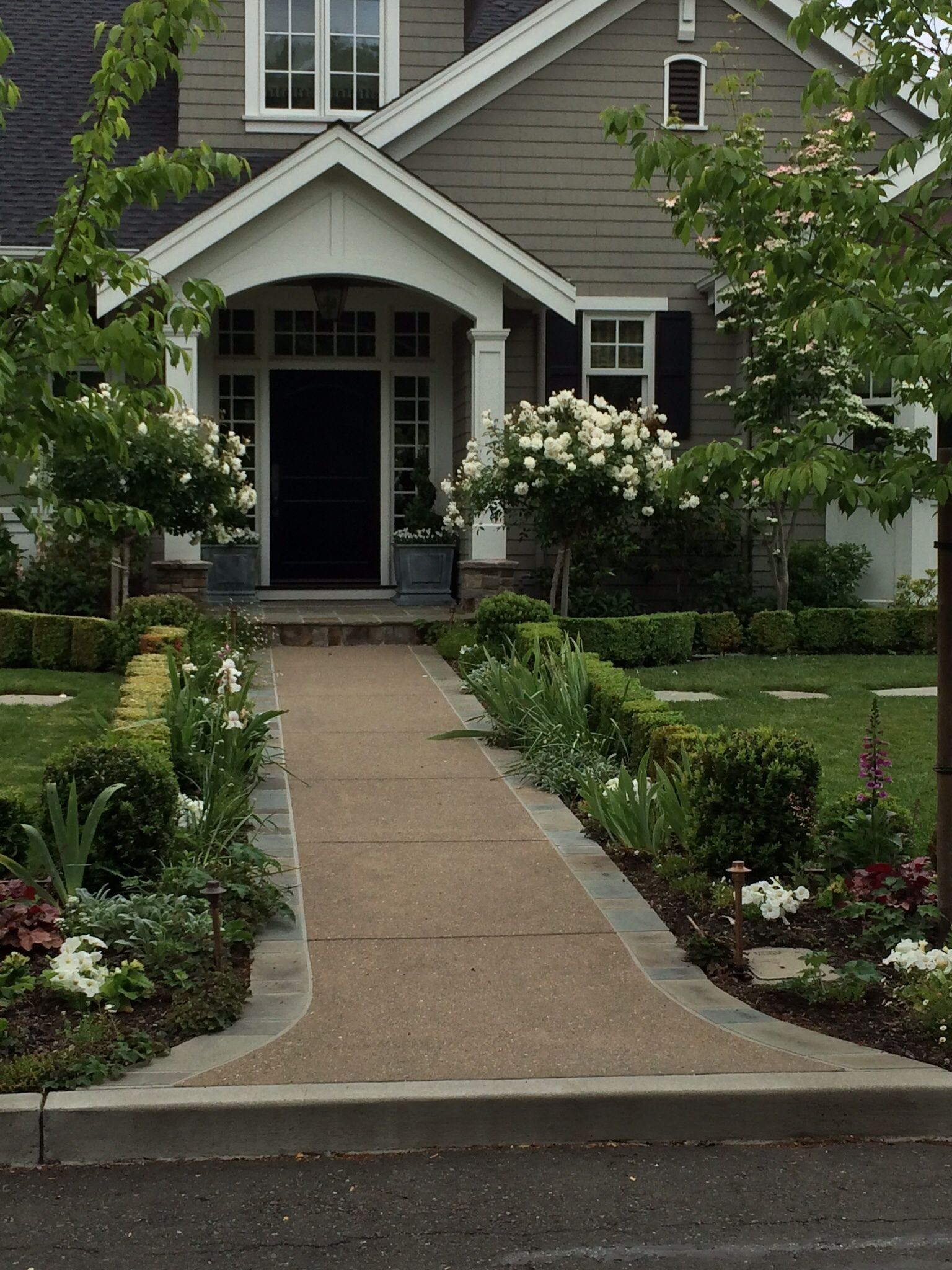 Nice Entrance Front Yard Landscaping