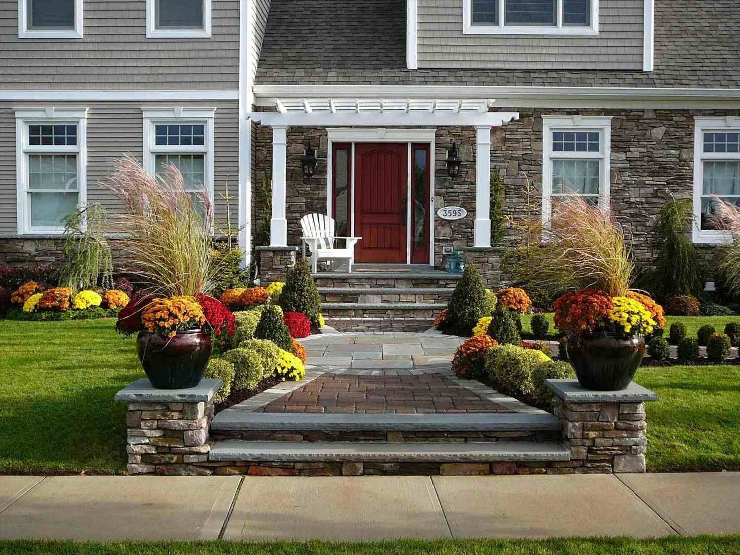 A Gorgeous Entryway Garden