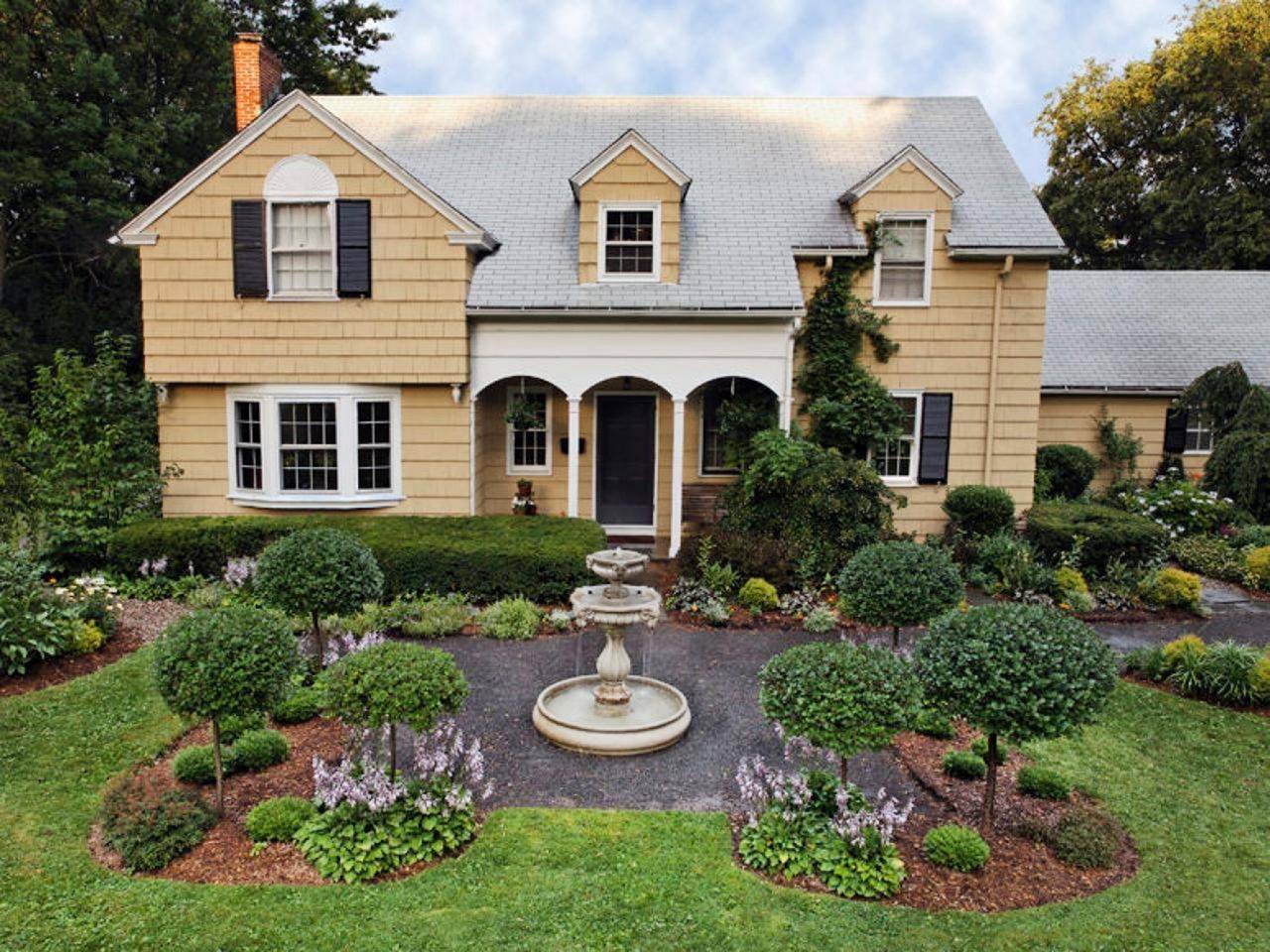 French Country Cottage Front Yard