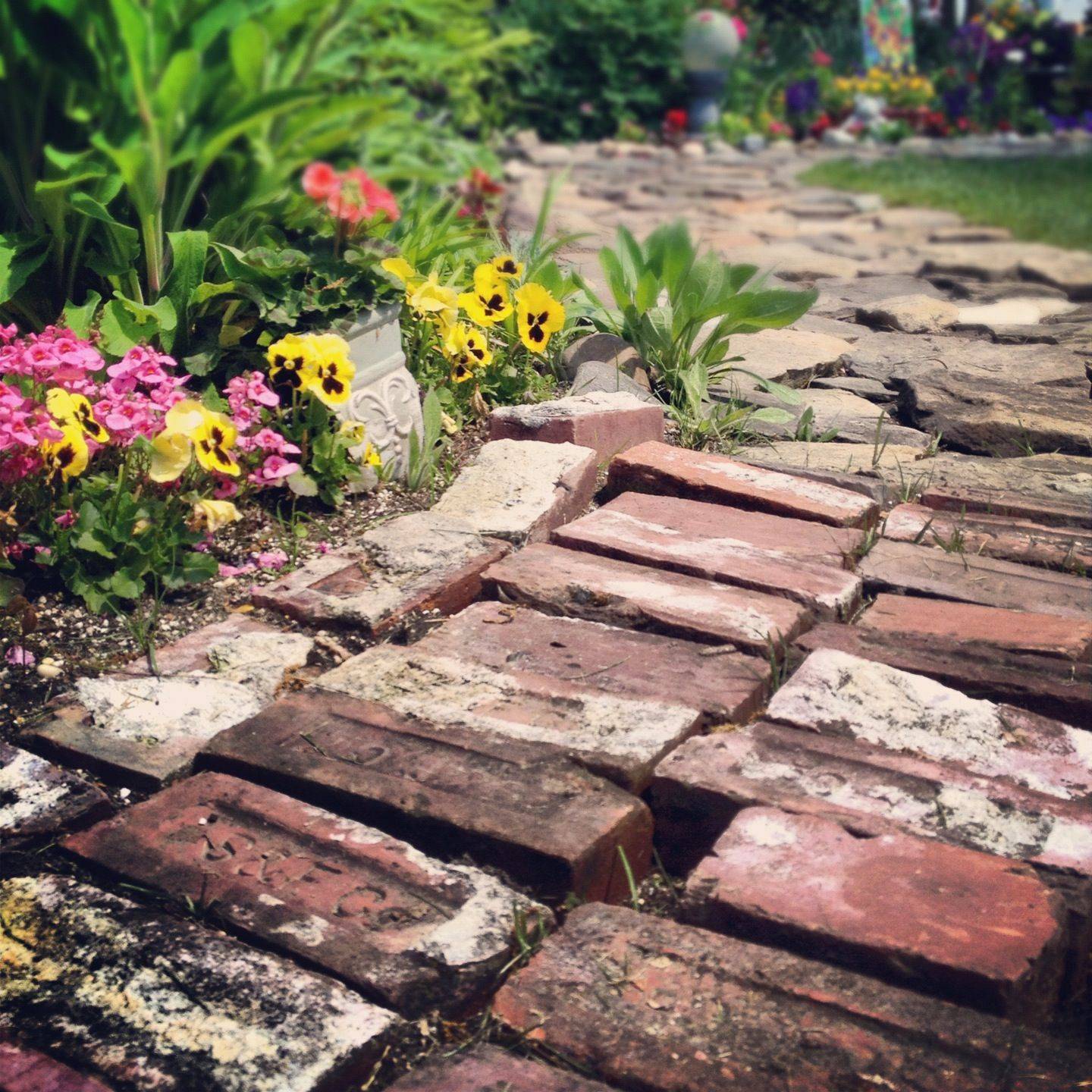 Best Brick And Concrete Walkway Designs Ideas Brick Garden
