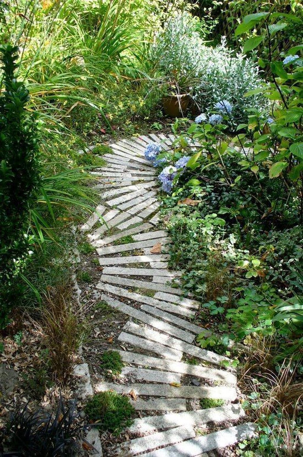 Interesting And Creative Garden Path Design