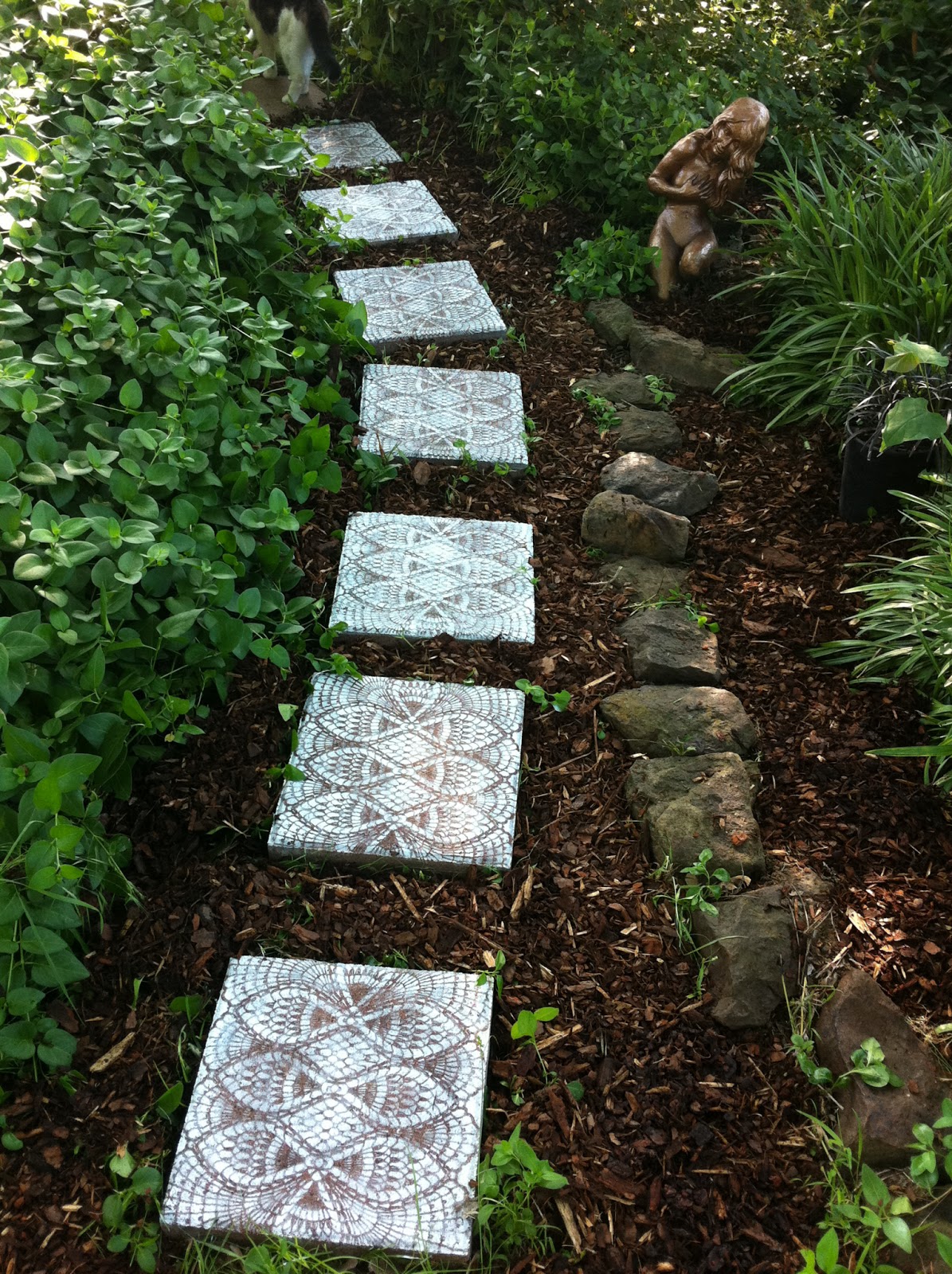 A Diy Walkway Easy Garden