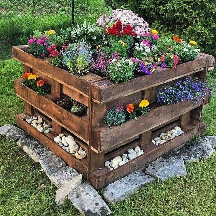 Spectacular Recycled Wood Pallet Garden Ideas