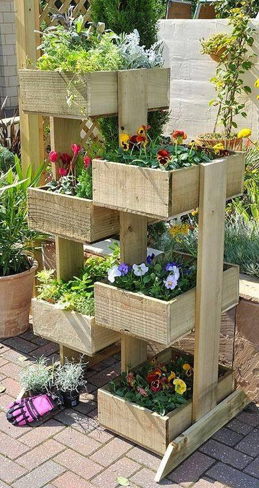 Spectacular Recycled Wood Pallet Garden Ideas
