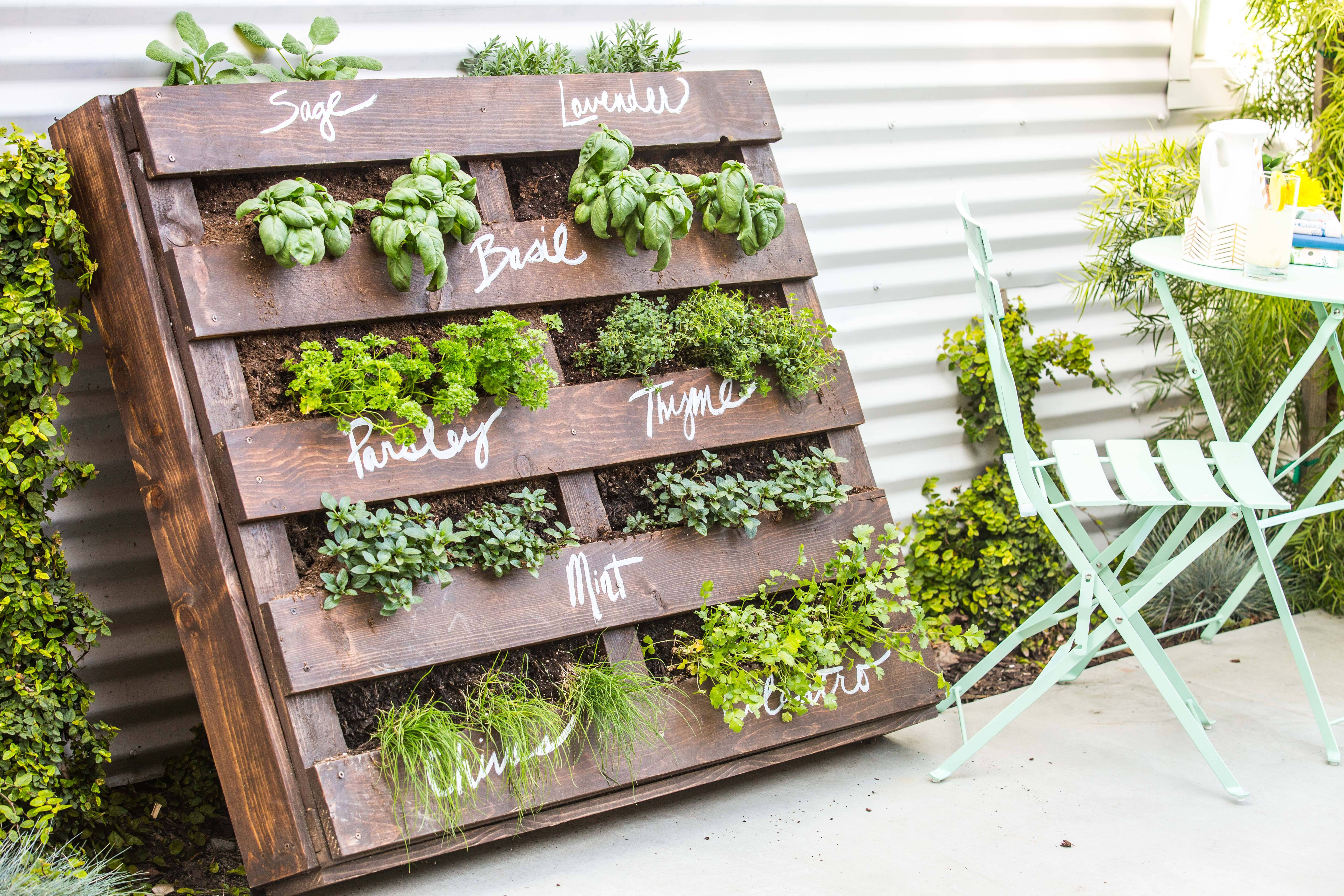 Spectacular Recycled Wood Pallet Garden Ideas