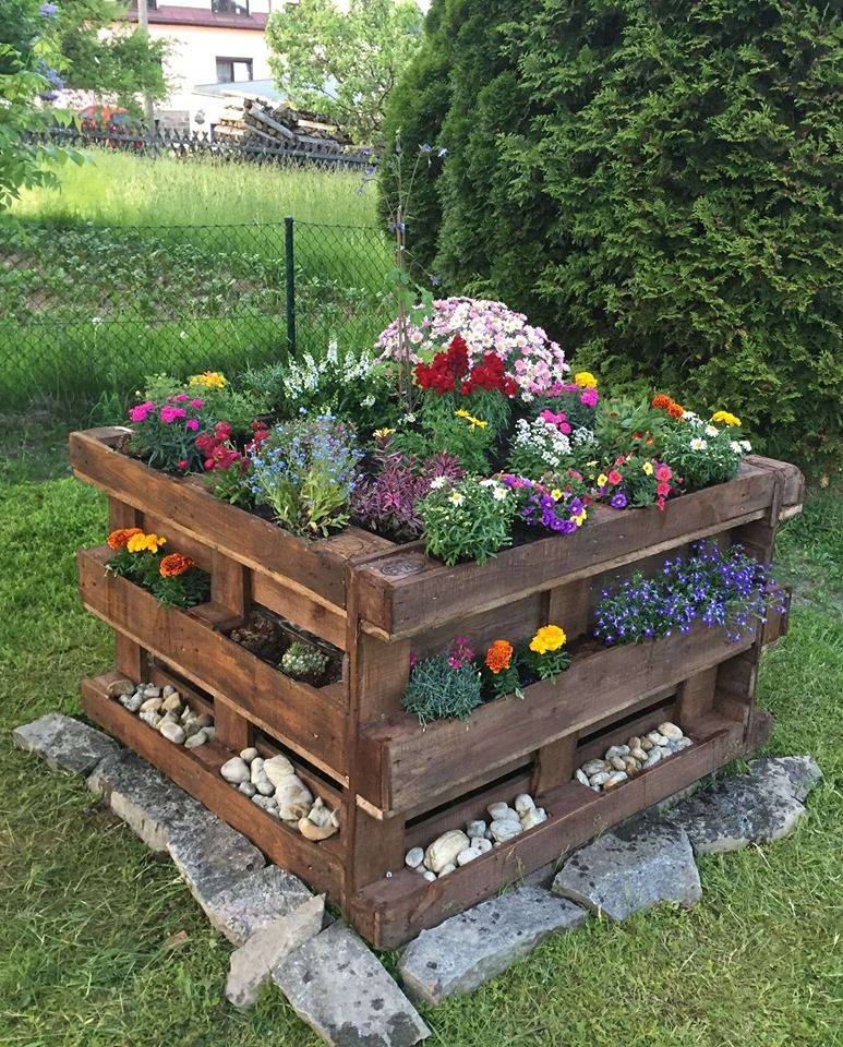 A Weedless Raised Wood Pallet Garden Bed