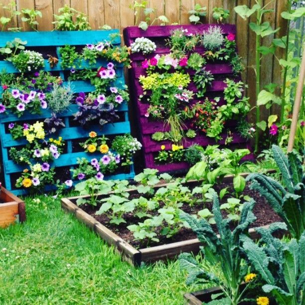 A Beautiful Painted Wood Pallet Planter