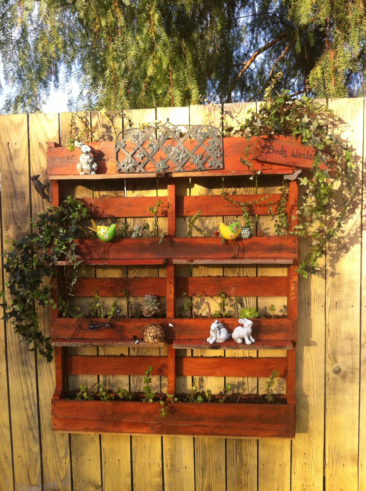 White Painted Pallet Garden Bench Easy Pallet Ideas