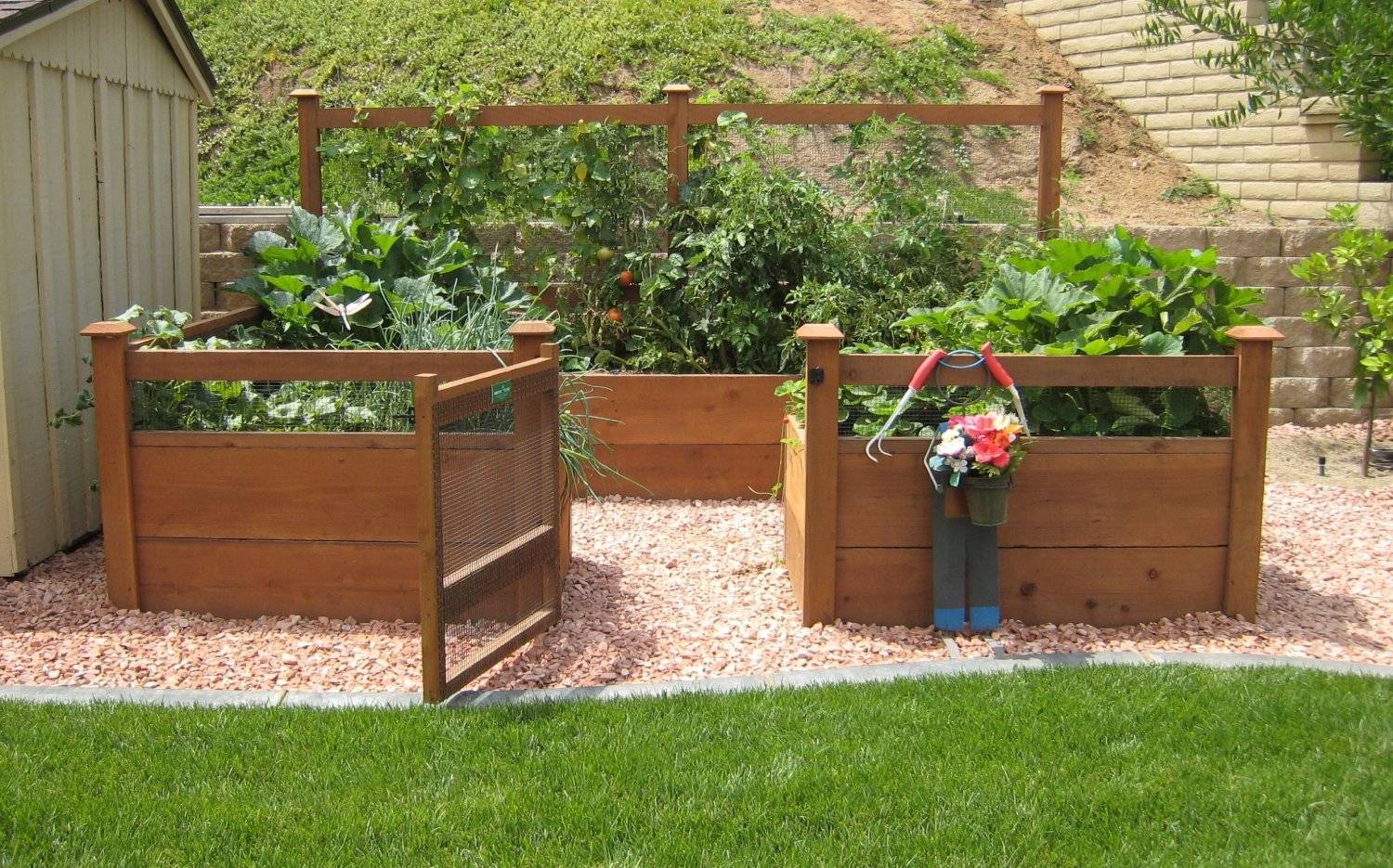 Ground Garden W Decorative Flowers