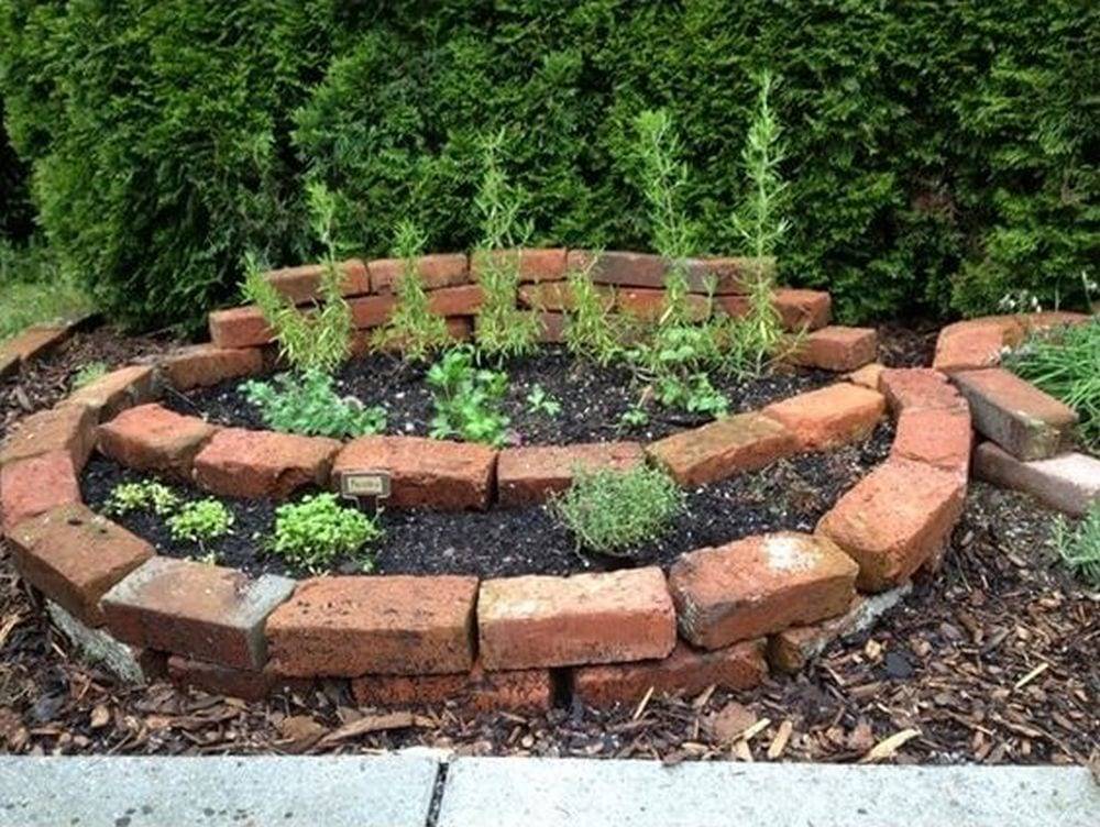 Amazing Beautiful Round Raised Garden Bed Ideas