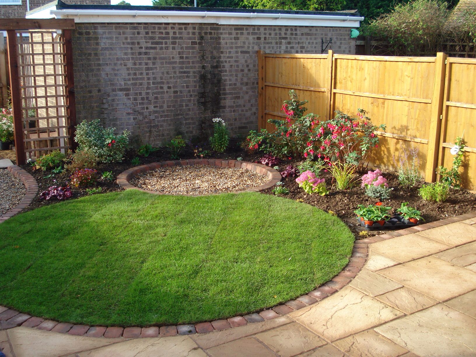 Amazing Beautiful Round Raised Garden Bed Ideas
