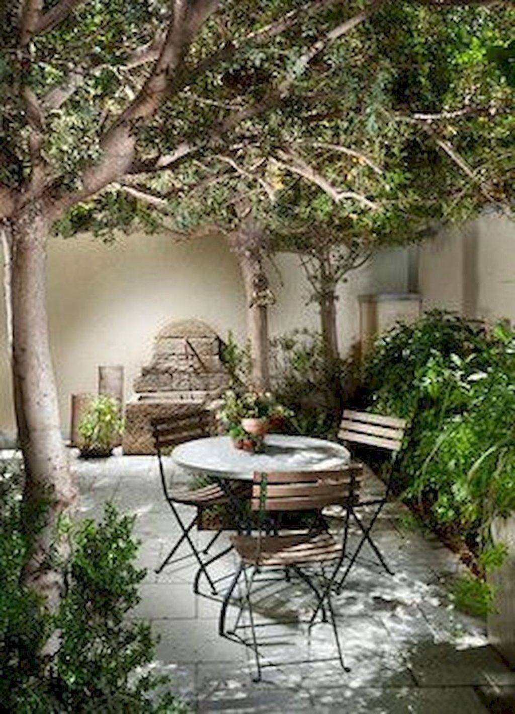 Chic Small Courtyard Garden Design Ideas