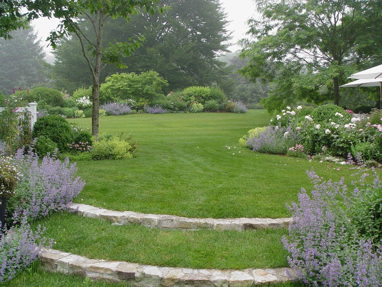 Simple And Beautiful Front Yard Pathways
