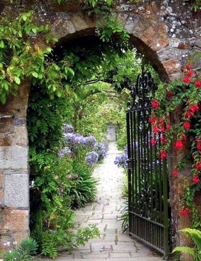 Stunning Rustic Garden Gates Ideas