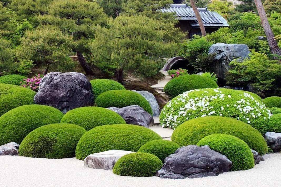 Very Creative And Inspiring Garden Stone Pathway Ideas