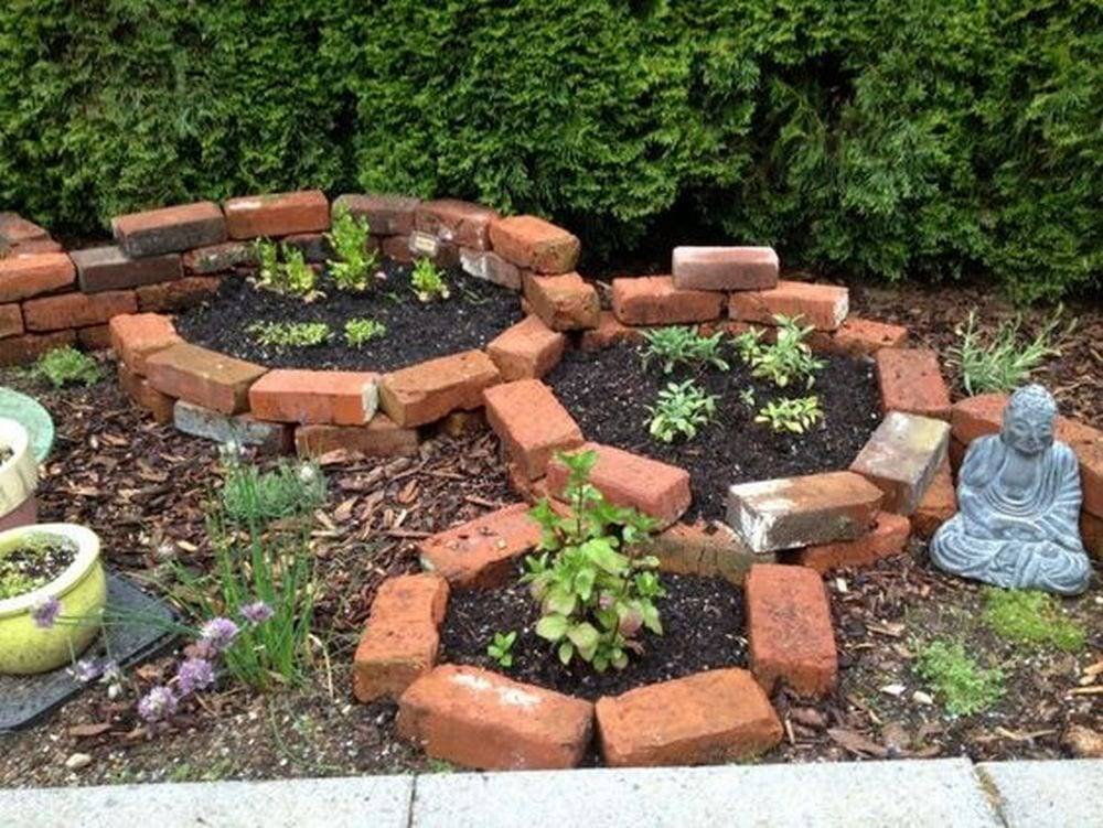 Amazing Beautiful Round Raised Garden Bed Ideas
