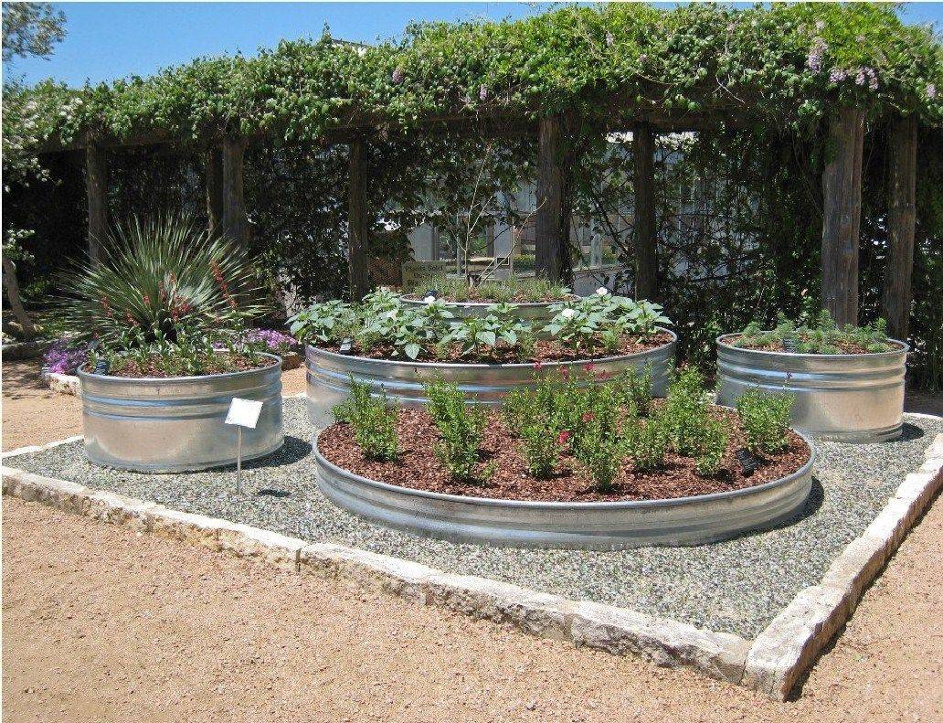Amazing Beautiful Round Raised Garden Bed Ideas