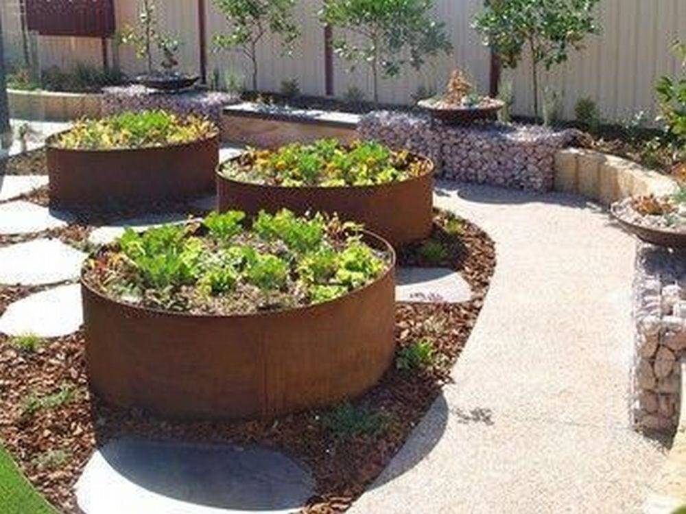 Amazing Beautiful Round Raised Garden Bed Ideas