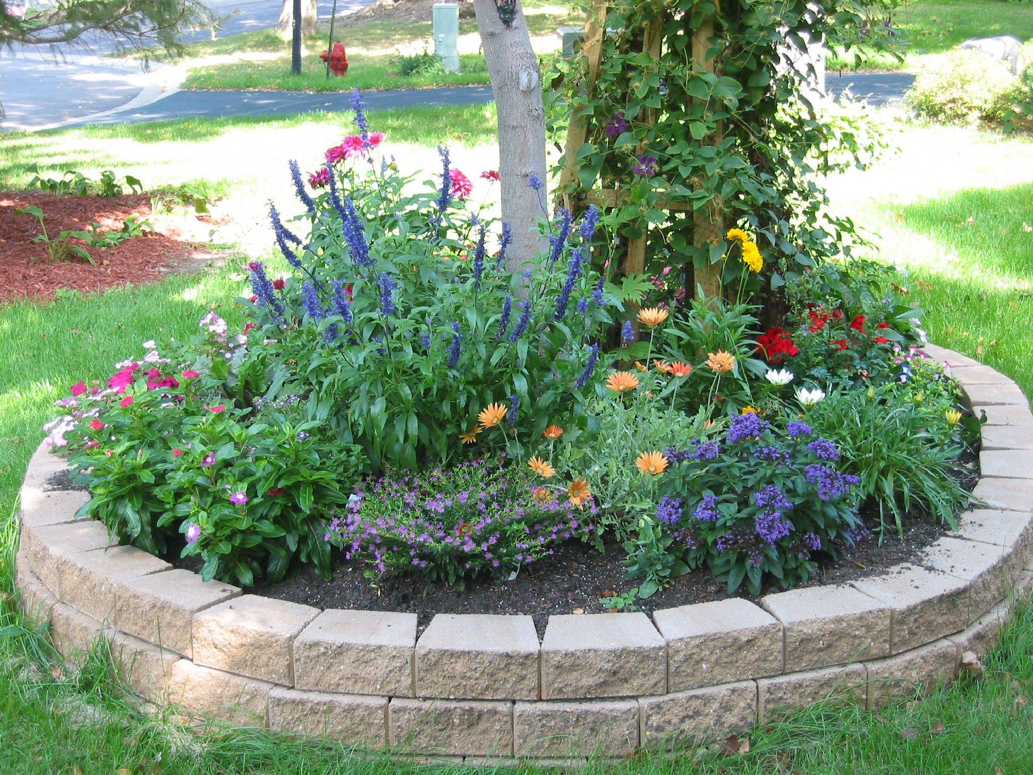 Outstanding Amazing Beautiful Round Raised Garden Bed Ideas
