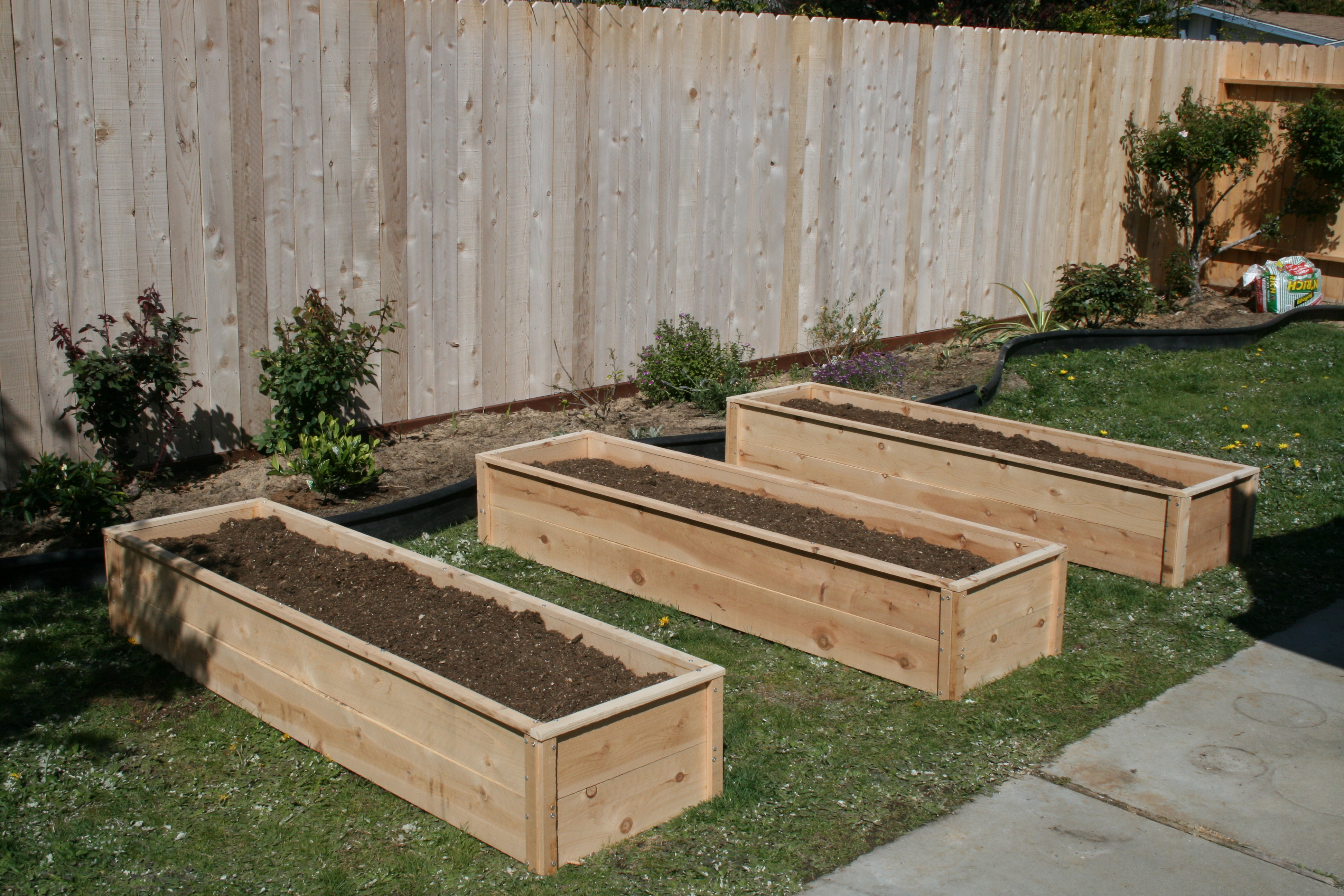 Ten Dollar Cedar Raised Garden Beds Diy Projects